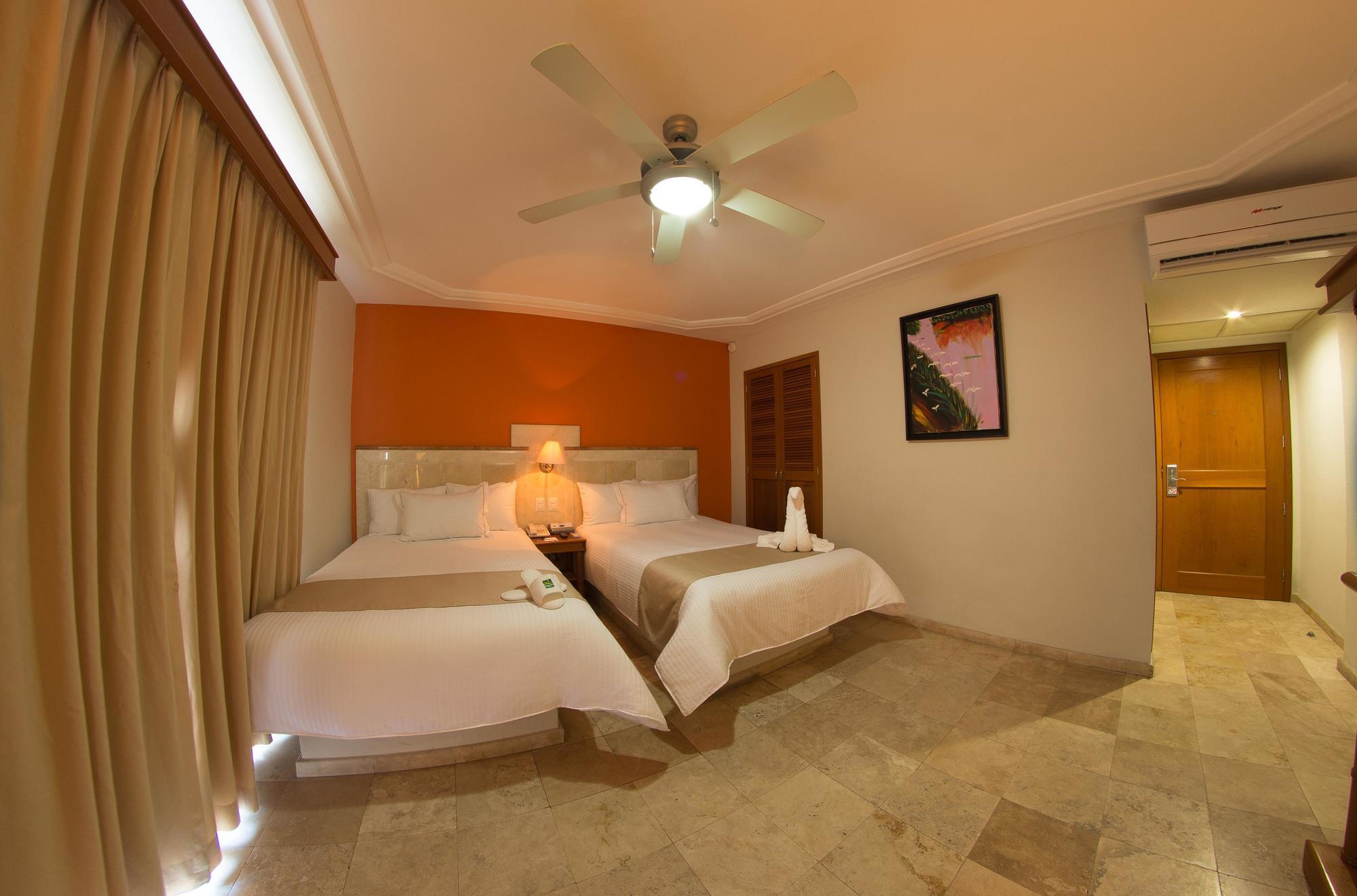 Quality Inn Mazatlán Esterno foto