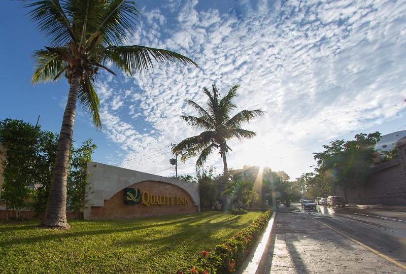 Quality Inn Mazatlán Esterno foto